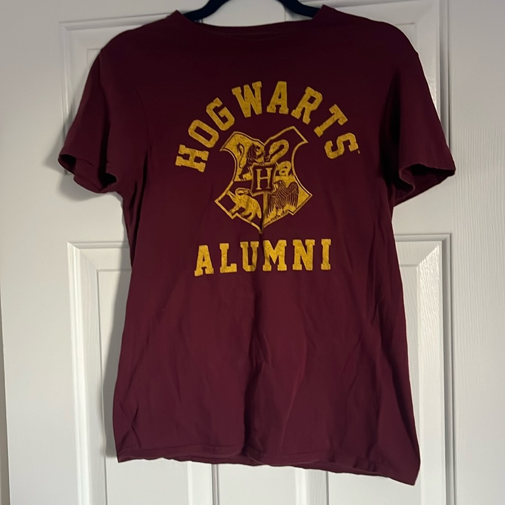 Harry Potter Burgundy Hogwarts Alumni Tee Shirt Small